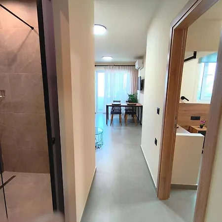 Maroula Apartament *