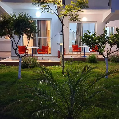 Maroula Апартаменты